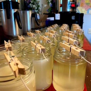 What Clean-Burning Candles Really Mean (and What They Don’t) 1 newly poured candles with wick clips